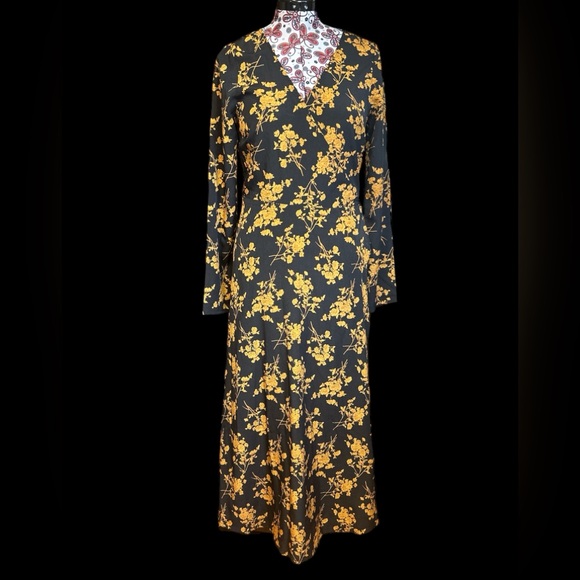 Rihoas Maxi wrap dress - Picture 1 of 9